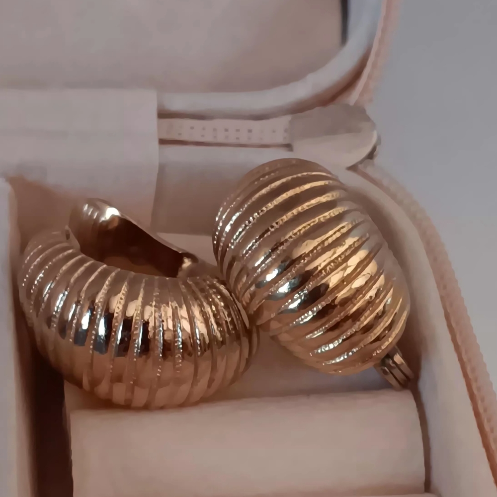 Monet Shell Vinrage Gold Hoop Earrings